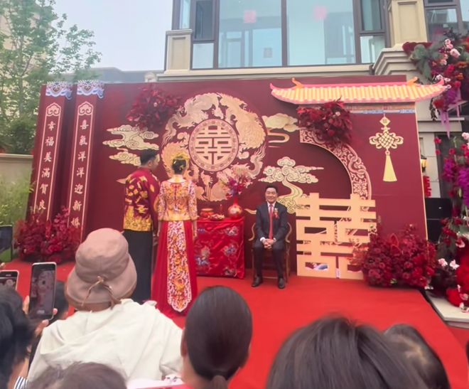 放福利700万300万晚宴婚礼策划太豪华开元棋牌app浩宇集团公子大婚！员工发(图4)